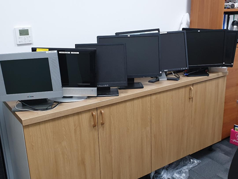 PC Monitors (8 Units)